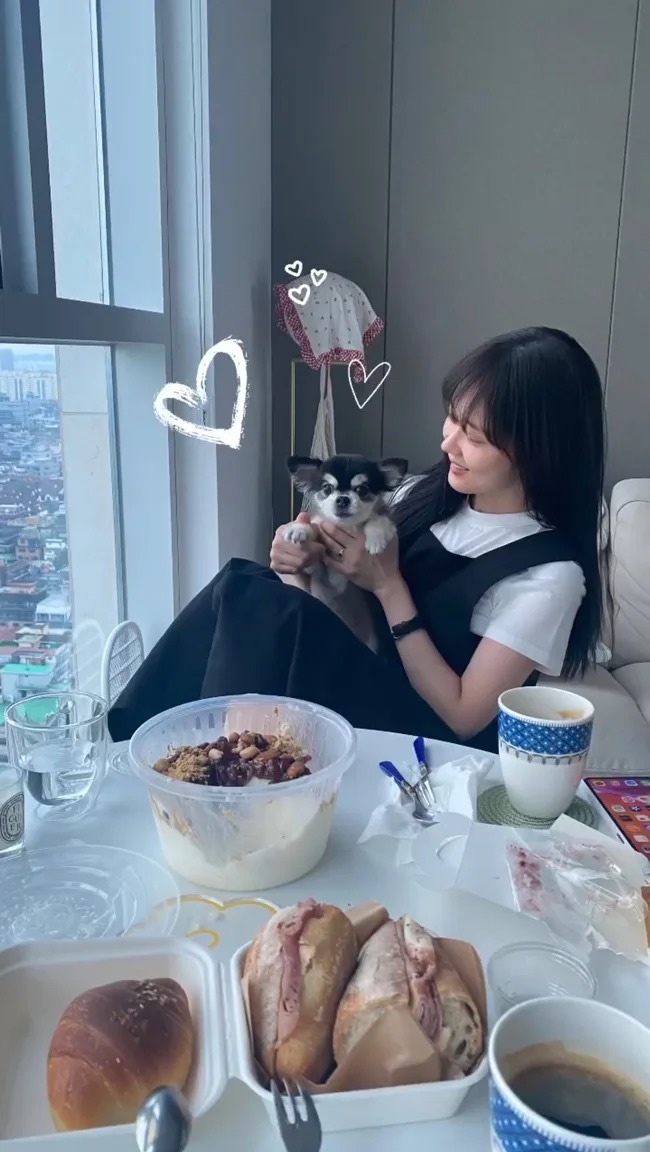 C&ocirc; d&acirc;u mới Jang Nara hiếm hoi lộ diện sau 1 th&aacute;ng kết h&ocirc;n, để mặt mộc 100% m&agrave; vẫn trẻ trung đ&aacute;ng kinh ngạc ở tuổi 41 - Ảnh 4.