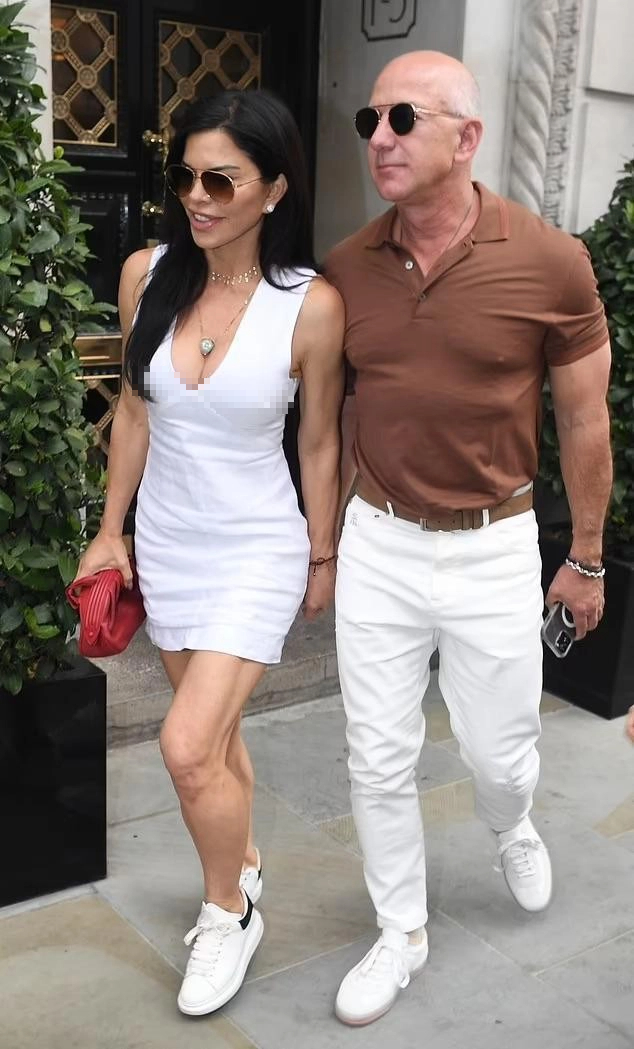 MC Lauren Sanchez khoe vòng một bốc lửa trong buổi hẹn hò bạn trai tỷ phú Jeff Bezos - Ảnh 6.