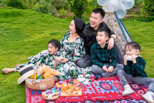 3 con của MC Ốc Thanh V&acirc;n được bố mẹ đầu tư học trường quốc tế với ch&iacute; ph&iacute; khủng - Ảnh 4.