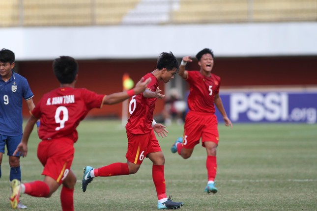 U16 Việt Nam thắng Thái Lan 2-0, vào chơi chung kết U16 Đông Nam Á  - Ảnh 1.