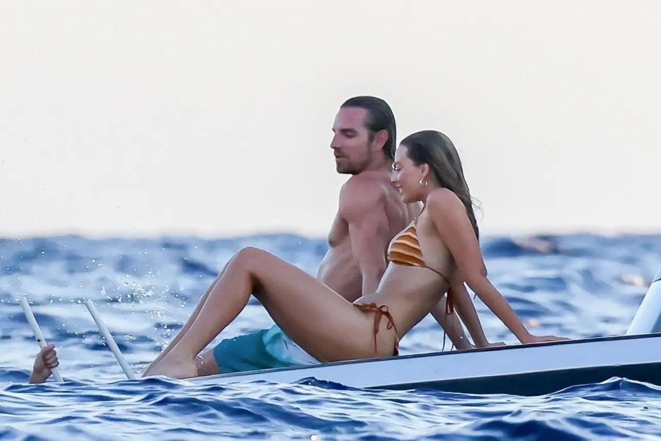 Bạn gái Joker Margot Robbie sexy hết nấc với bikini bé xíu - Ảnh 4.