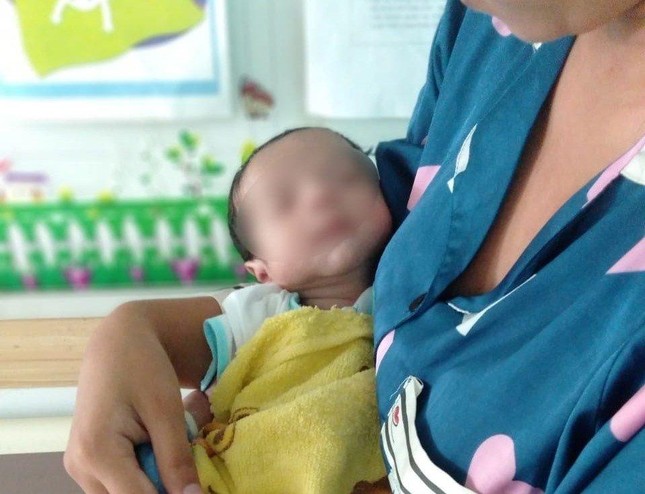 B&eacute; trai 5 ng&agrave;y tuổi bị thủng dạ d&agrave;y bẩm sinh - Ảnh 2.
