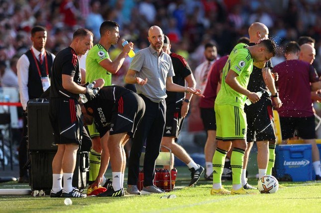 HLV MU không nhận lỗi, chỉ trích học trò sau thảm bại trước Brentford - Ảnh 1.