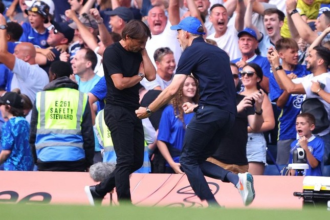 HLV Conte lên mạng xã hội dọa Tuchel: Lẽ ra tôi phải ngáng hắn ngã sấp mặt - Ảnh 1.