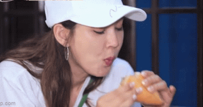 Khi ẩm thực Việt Nam lên truyền hình Hàn Quốc: Người tấm tắc khen ngon, người mồ hôi đầm đìa vì mì cay 7 cấp độ - Ảnh 8.