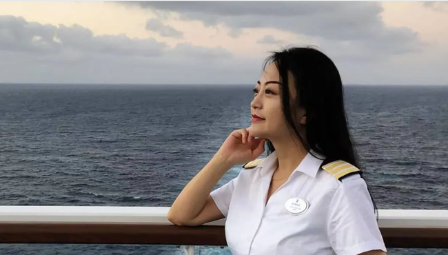 Nữ giám đốc trẻ chia sẻ cuộc sống lênh đênh và những điều tuyệt vời có được khi làm việc trên con tàu du lịch nước ngoài - Ảnh 1.
