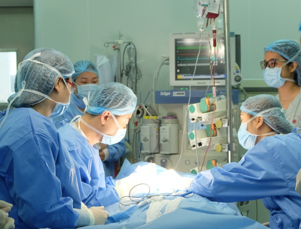28.000 ống thuốc dùng cho phẫu thuật tim đã về đến Việt Nam - Ảnh 1.