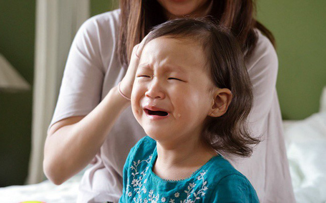 5 chữ giúp cha mẹ dạy trẻ biết kiểm soát tốt cảm xúc của bản thân: Hãy xem đó là những chữ gì! - Ảnh 2.