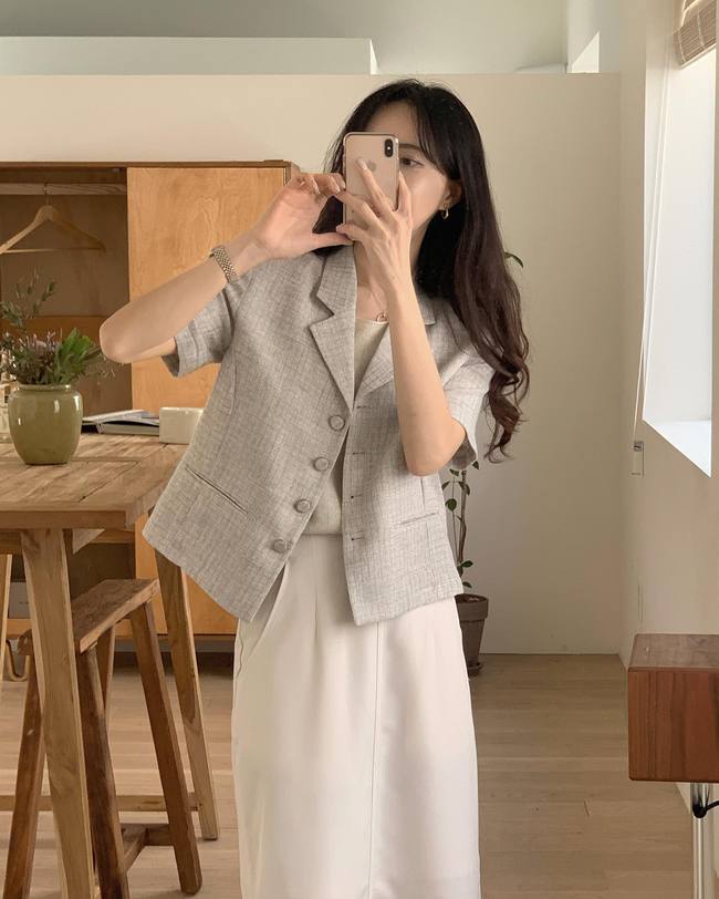 Kiểu áo blazer trẻ trung nhất, thiết kế mỏng nhẹ rất hợp mùa thu - Ảnh 3.