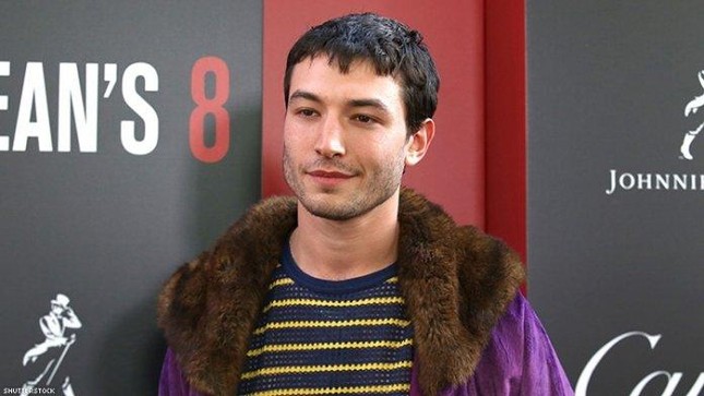 The Flash Ezra Miller xin lỗi vì loạt bê bối đời tư, thừa nhận đang điều trị tâm thần - Ảnh 2.