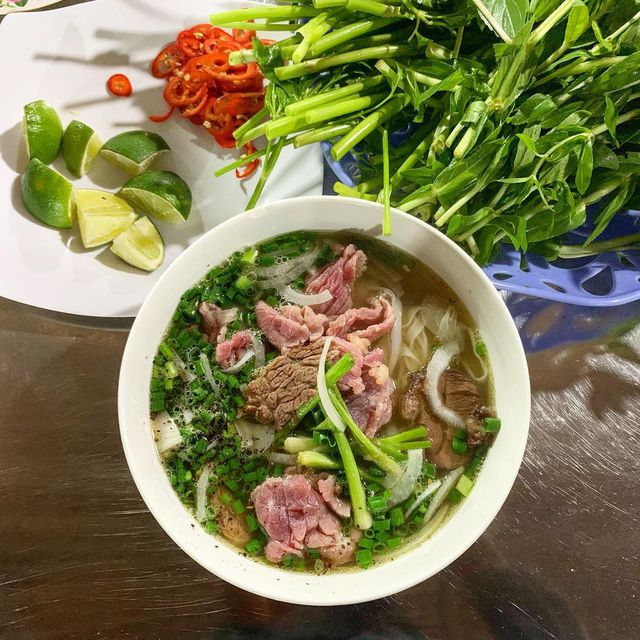 Việt Nam có 8 món ăn được báo nước ngoài khen ngợi: Toàn đặc sản đến khách Tây phải “nghiện” - Ảnh 2.