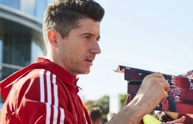 Lewandowski rượt bắt trộm trên phố, lấy lại đồng hồ tiền tỷ - Ảnh 2.