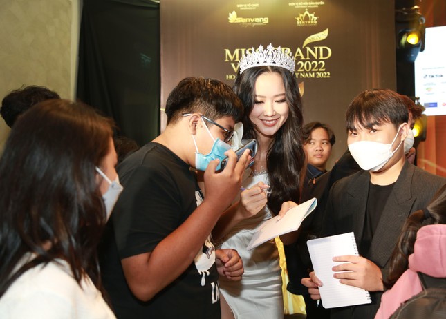 &Aacute; hậu 1 Bảo Ngọc tươi tắn giao lưu c&ugrave;ng fan sau mấy ng&agrave;y sốt si&ecirc;u vi - Ảnh 5.