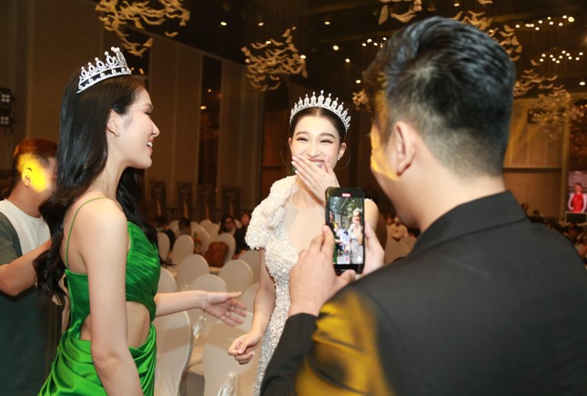 &Aacute; hậu 1 Bảo Ngọc tươi tắn giao lưu c&ugrave;ng fan sau mấy ng&agrave;y sốt si&ecirc;u vi - Ảnh 7.