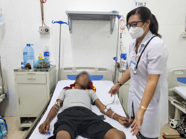 Đắk Lắk: Bệnh nhân sốt xuất huyết tăng nhanh, bệnh viện quá tải - Ảnh 2.