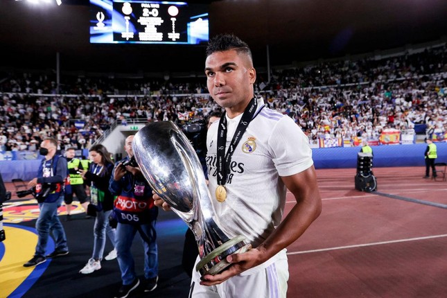 MU vung tiền mua Casemiro nhanh khó tin - Ảnh 1.