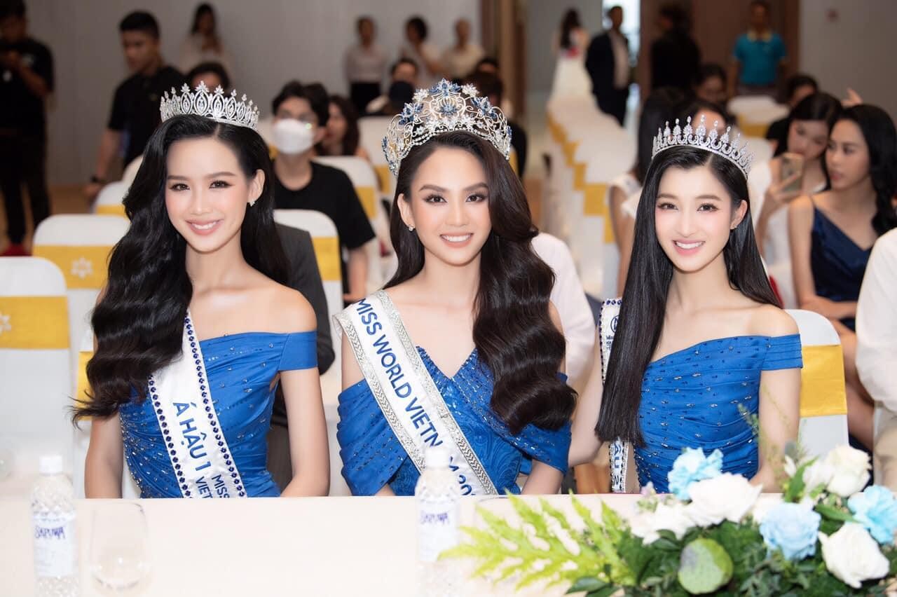 Phong cách thời trang đồng điệu, ngọt ngào của Top 3 Miss World Vietnam 2022 sau đăng quang - Ảnh 2.