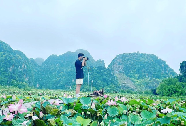 Ai ngờ tháng 8 mà Ninh Bình vẫn có sen nở rộ trái mùa, lên đường ngay thôi nào! - Ảnh 5.