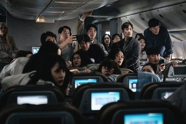 Why are Korean disaster movies always so successful, thanks to top-notch effects or touching content?  - Photo 5.