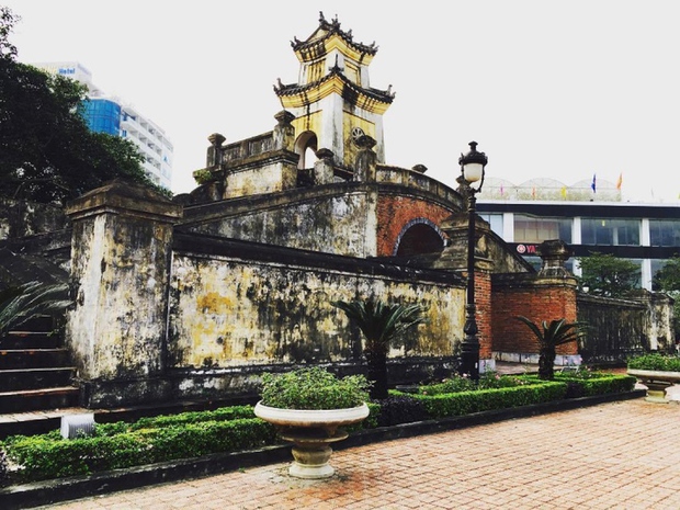 Ngắm tòa thành cổ gần 400 tuổi ở Quảng Bình từng vang danh cả nước một thời - Ảnh 2.