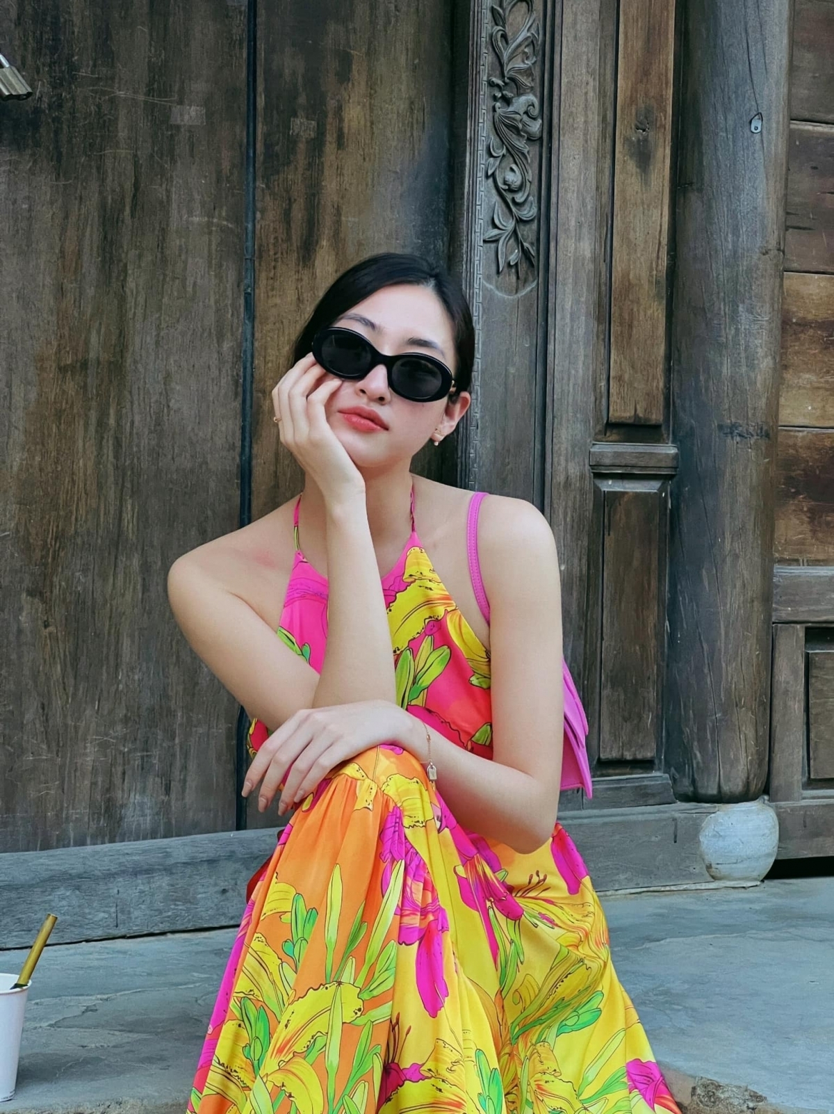 Hoa hậu Lương Thùy Linh lên đồ cực chất, khoe dáng chuẩn fashionista trên phố - Ảnh 6.