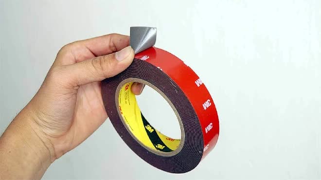  Vệ sinh m&aacute;y t&iacute;nh trước khi bụi phủ d&agrave;y: M&agrave;n h&igrave;nh tr&aacute;ng gương kh&aacute;c g&igrave; m&agrave;n h&igrave;nh nh&aacute;m? - Ảnh 8.