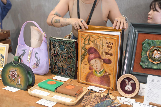 Những sản phẩm độc đ&aacute;o tại hội chợ Thủ c&ocirc;ng nghệ thuật H&agrave; Nội - Ảnh 5.