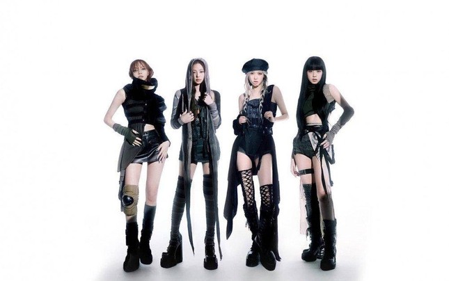 Người hâm mộ phát cuồng vì ảnh lộ cơ bụng 11 của chị cả BLACKPINK - Ảnh 7.