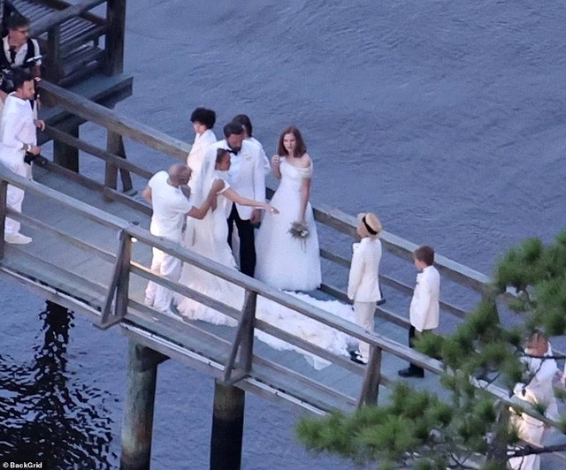 Toàn cảnh đám cưới xa hoa tại đồn điền 8,9 triệu USD của Ben Affleck - Ảnh 8.