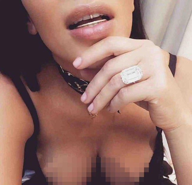 Kim Kardashian mất trang sức trị giá 10 triệu USD, còn bị kẻ cướp đổ lỗi - Ảnh 3.