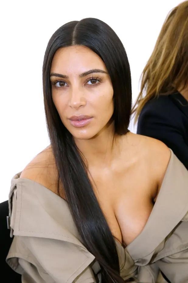Kim Kardashian mất trang sức trị giá 10 triệu USD, còn bị kẻ cướp đổ lỗi - Ảnh 4.