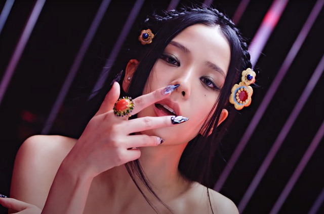 Pink Venom của BLACKPINK: Thước phim tua ngược loạt MV làm nên tên tuổi, Đông - Tây kết hợp không thiếu không thừa - Ảnh 3.