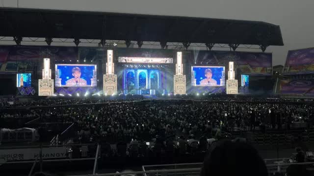 Chen (EXO) bị khán giả phớt lờ tại buổi hòa nhạc SMTown Live - Ảnh 3.