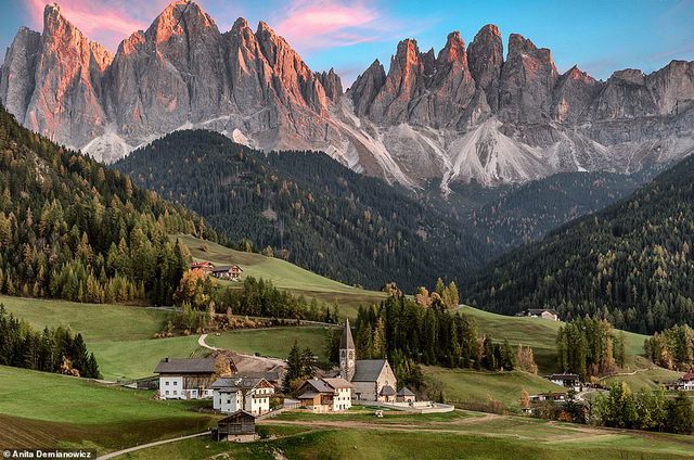 Rặng núi Dolomites phía Bắc nước Ý: Kiệt tác thiên nhiên được UNESCO công nhận là di sản thế giới - Ảnh 1.