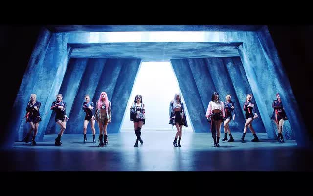 Pink Venom của BLACKPINK: Thước phim tua ngược loạt MV làm nên tên tuổi, Đông - Tây kết hợp không thiếu không thừa - Ảnh 13.