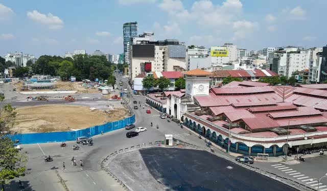 Ảnh: Người dân “đất vàng” Quận 1 tất bật sửa chữa mặt bằng kinh doanh sau khi Metro tháo dỡ toàn bộ lô cốt - Ảnh 13.