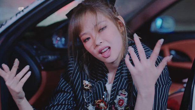 Pink Venom của BLACKPINK: Thước phim tua ngược loạt MV làm nên tên tuổi, Đông - Tây kết hợp không thiếu không thừa - Ảnh 16.