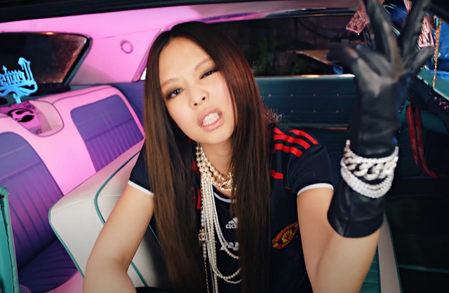 Pink Venom của BLACKPINK: Thước phim tua ngược loạt MV làm nên tên tuổi, Đông - Tây kết hợp không thiếu không thừa - Ảnh 17.