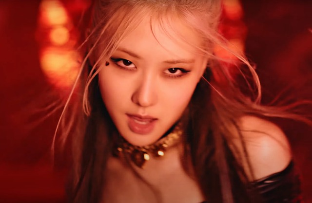 Pink Venom của BLACKPINK: Thước phim tua ngược loạt MV làm nên tên tuổi, Đông - Tây kết hợp không thiếu không thừa - Ảnh 18.