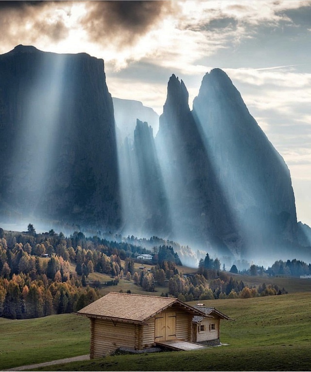 Rặng núi Dolomites phía Bắc nước Ý: Kiệt tác thiên nhiên được UNESCO công nhận là di sản thế giới - Ảnh 8.