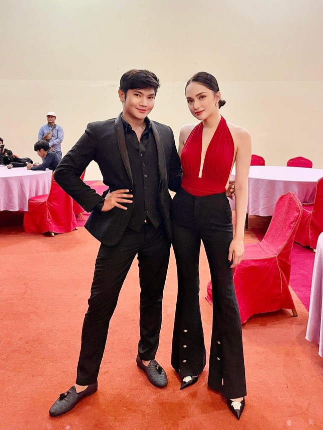 Hoa hậu Hương Giang chụp ảnh c&ugrave;ng CEO Missosology, x&oacute;a tan hiểu lầm ảnh gh&eacute;p năm xưa - Ảnh 4.