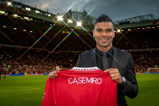 MU giới thiệu bom tấn trước trận thắng Liverpool - Ảnh 1. MU giới thiệu bom tấn trước trận thắng Liverpool - Ảnh 1.