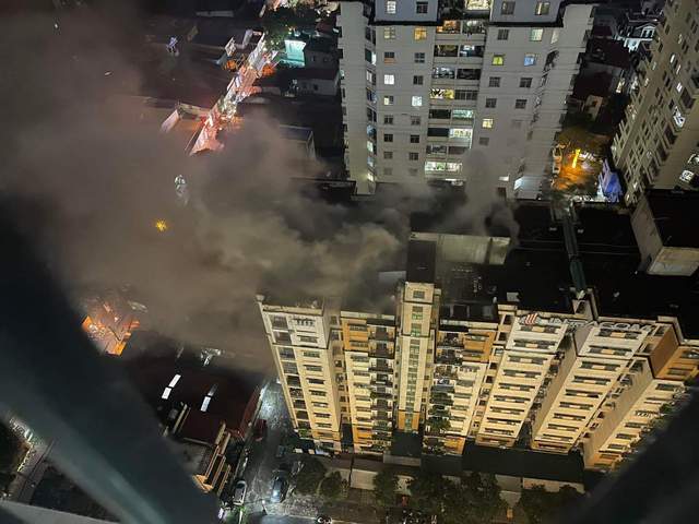 Chiến sĩ cảnh sát PCCC kể lại khoảnh khắc buông đũa bát đi dập lửa, cứu thoát 15 người trong vụ cháy chung cư ở Hà Nội - Ảnh 1.