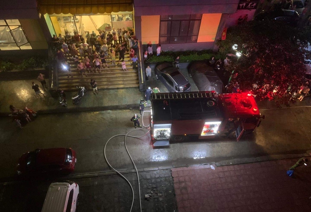 Chiến sĩ cảnh sát PCCC kể lại khoảnh khắc buông đũa bát đi dập lửa, cứu thoát 15 người trong vụ cháy chung cư ở Hà Nội - Ảnh 2.