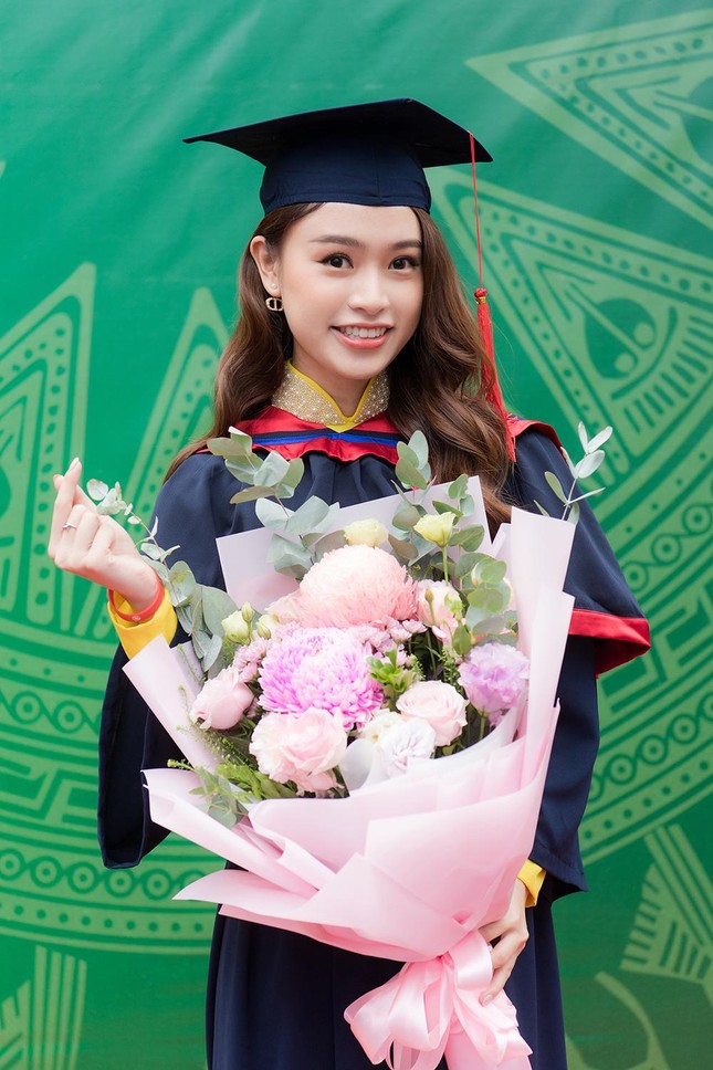 Người đẹp Truyền thông HHVN 2016 Ngọc Vân tốt nghiệp thạc sĩ Kinh tế loại xuất sắc - Ảnh 5.