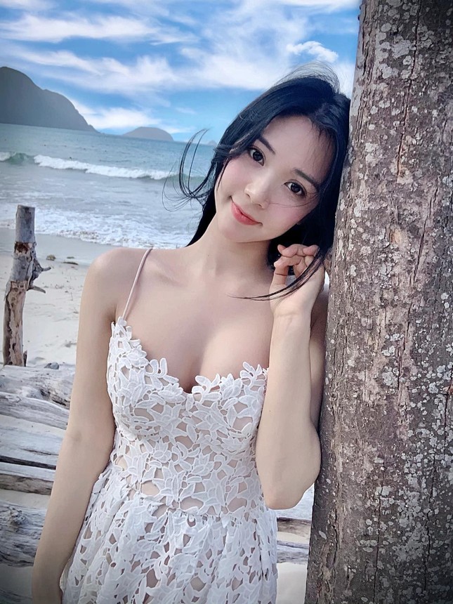 Hương Giang gợi cảm hậu chia tay, Jun Vũ, Thanh Bi diện bikini khoe vòng 1 nghẹt thở - Ảnh 11.