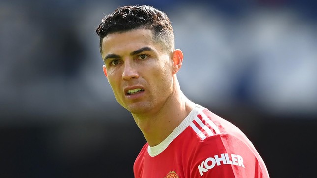 Ronaldo bị tố gọi điện khủng bố tinh thần gia đình cậu bé tự kỷ - Ảnh 1.