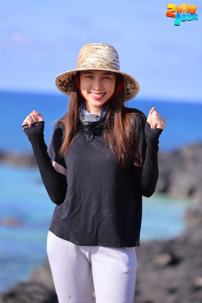 2 Ngày 1 Đêm: Hoa hậu Thùy Tiên liên tục thả tim, chọn Trường Giang để thể hiện tình cảm - Ảnh 3.