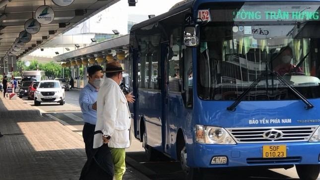 TPHCM tăng chuyến buýt vận chuyển hành khách ở sân bay Tân Sơn Nhất dịp lễ 2/9 - Ảnh 1.