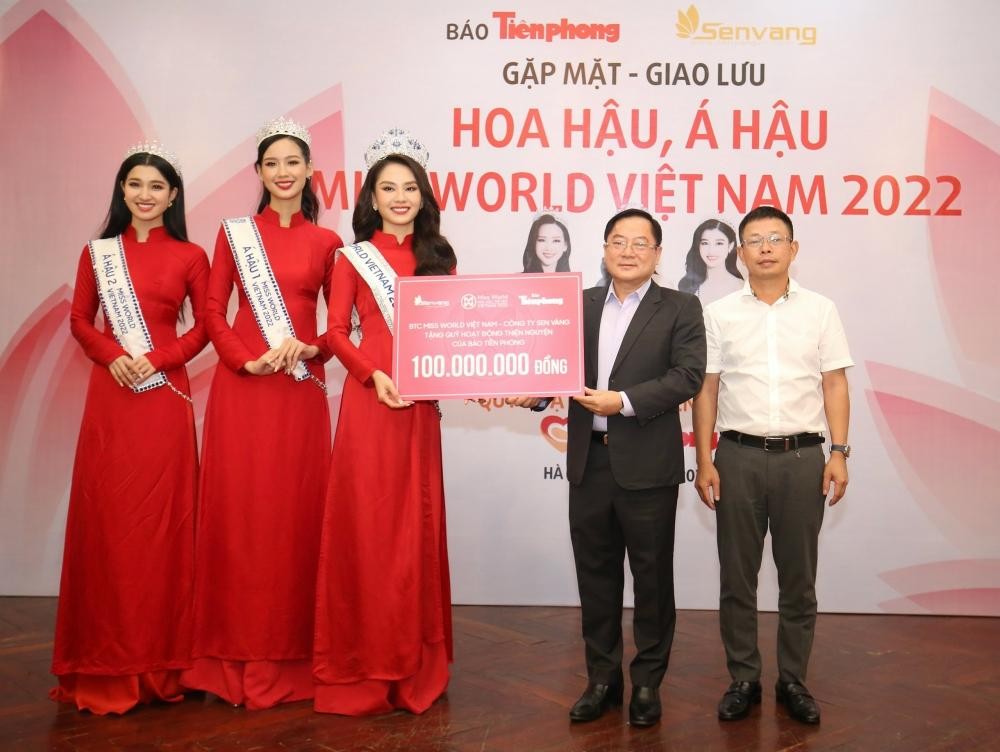 Ngắm nhan sắc rực rỡ của Top 3 Miss World Vietnam 2022 trong tà áo dài đỏ - Ảnh 5.